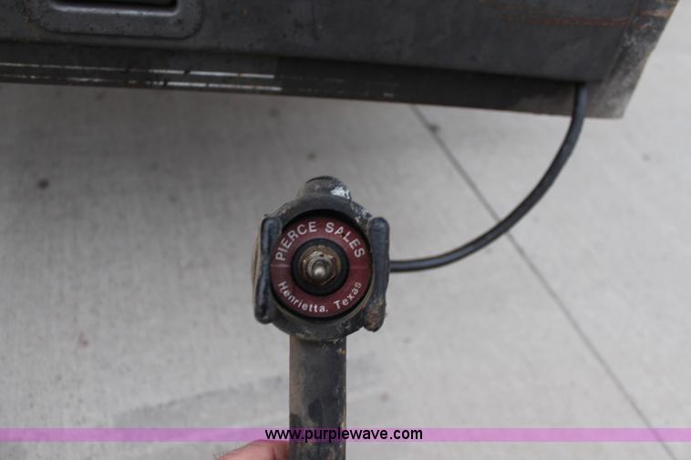 image for item K8776 1998 Neal flatbed trailer