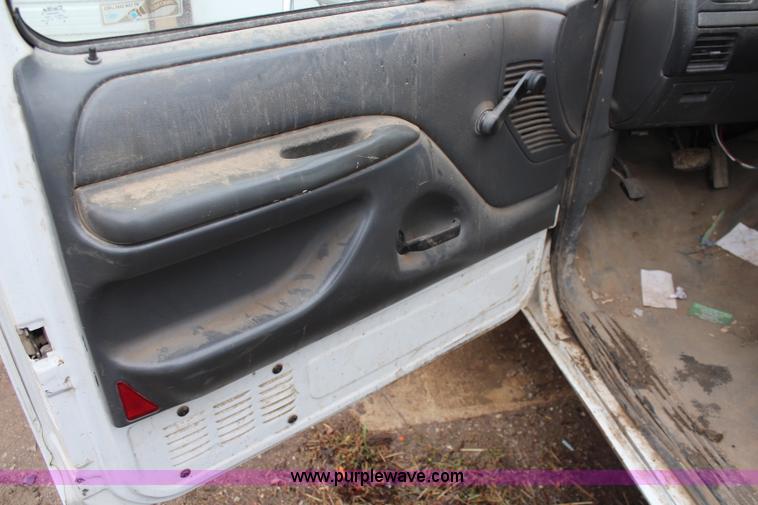 image for item K8945 1993 Ford F250 XL utility truck