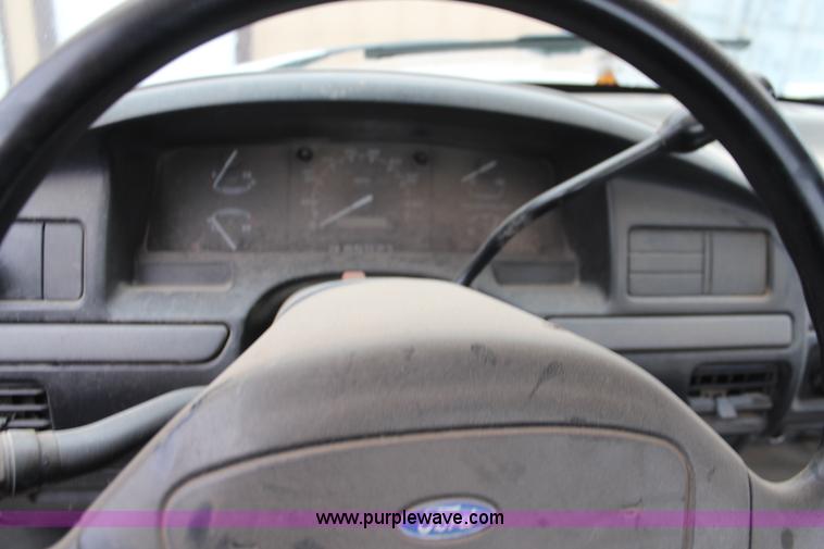 image for item K8945 1993 Ford F250 XL utility truck