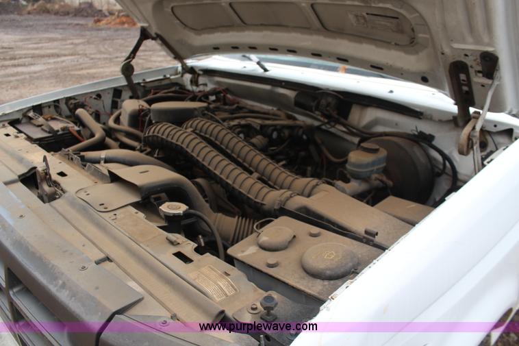image for item K8945 1993 Ford F250 XL utility truck