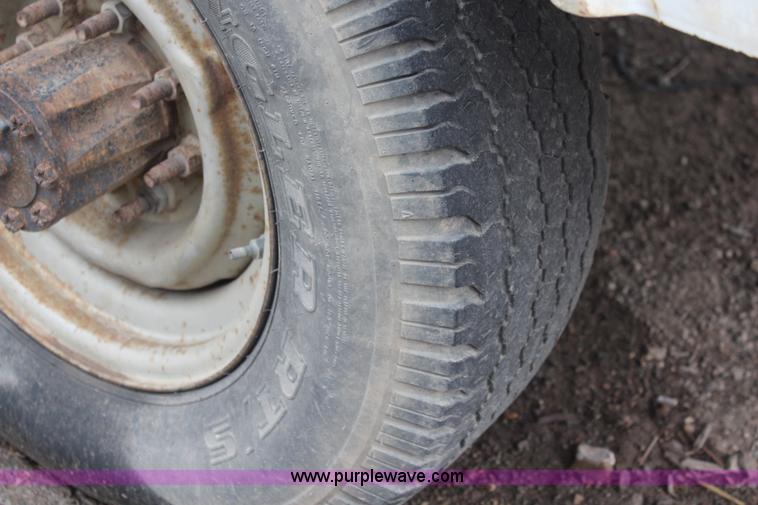 image for item K8945 1993 Ford F250 XL utility truck