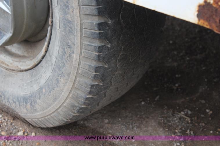 image for item K8945 1993 Ford F250 XL utility truck