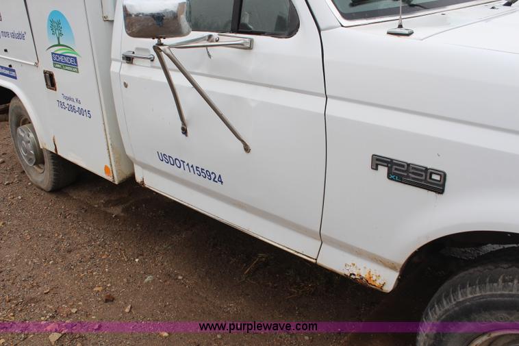 image for item K8945 1993 Ford F250 XL utility truck