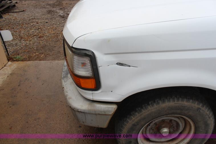 image for item K8945 1993 Ford F250 XL utility truck