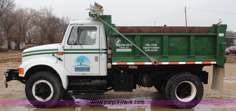 image for item K8965 1993 International 4700 dump truck