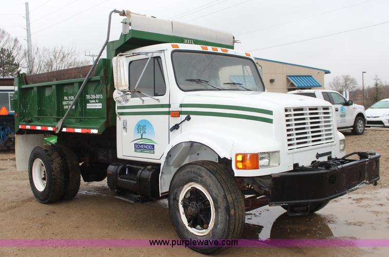 image for item K8965 1993 International 4700 dump truck
