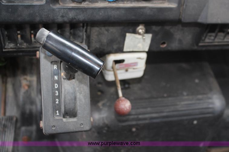 image for item K8965 1993 International 4700 dump truck