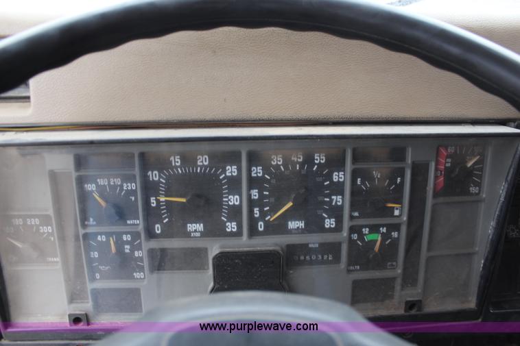 image for item K8965 1993 International 4700 dump truck