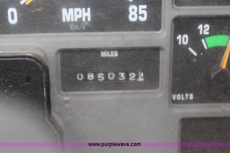 image for item K8965 1993 International 4700 dump truck