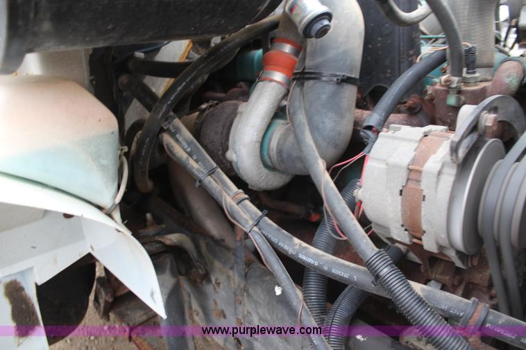 image for item K8965 1993 International 4700 dump truck