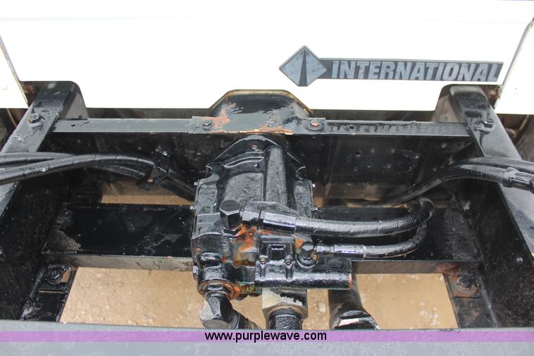 image for item K8965 1993 International 4700 dump truck
