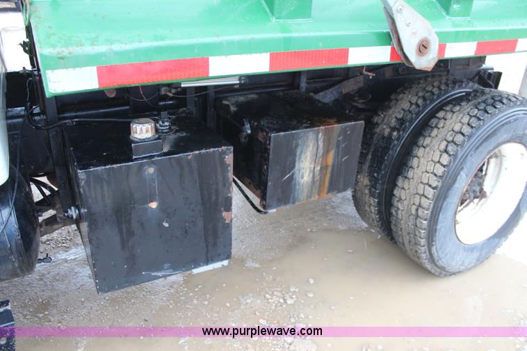 image for item K8965 1993 International 4700 dump truck