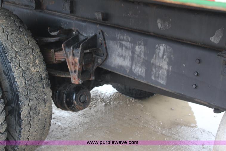 image for item K8965 1993 International 4700 dump truck