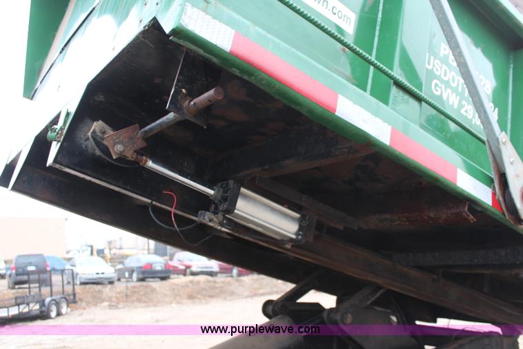 image for item K8965 1993 International 4700 dump truck
