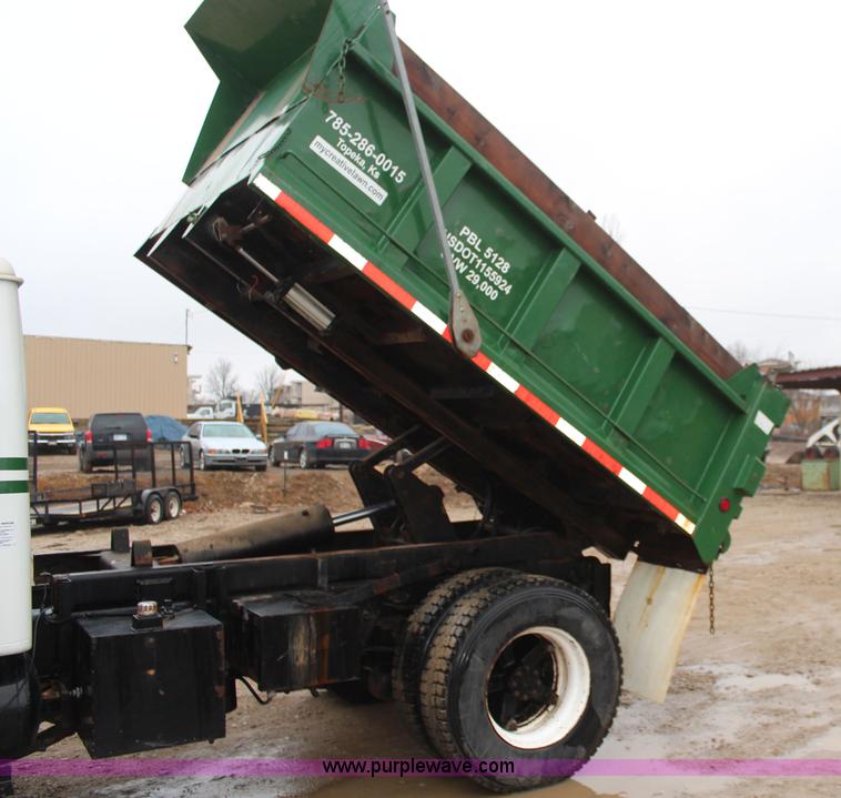 image for item K8965 1993 International 4700 dump truck