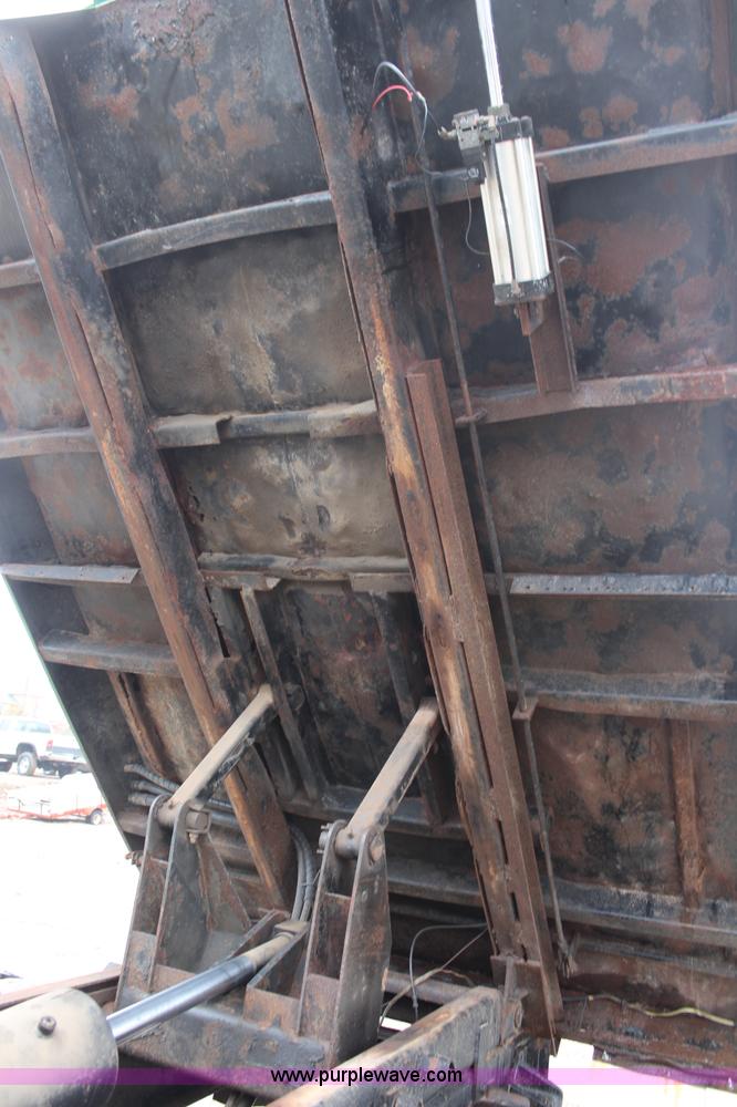 image for item K8965 1993 International 4700 dump truck