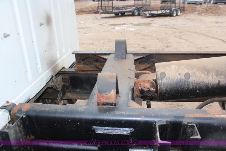 image for item K8965 1993 International 4700 dump truck