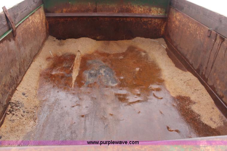 image for item K8965 1993 International 4700 dump truck