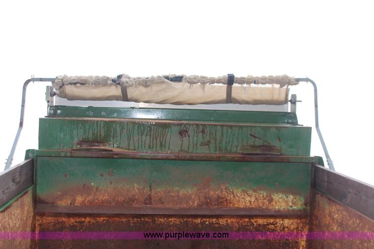 image for item K8965 1993 International 4700 dump truck