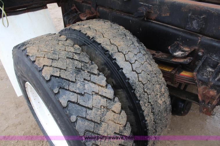 image for item K8965 1993 International 4700 dump truck