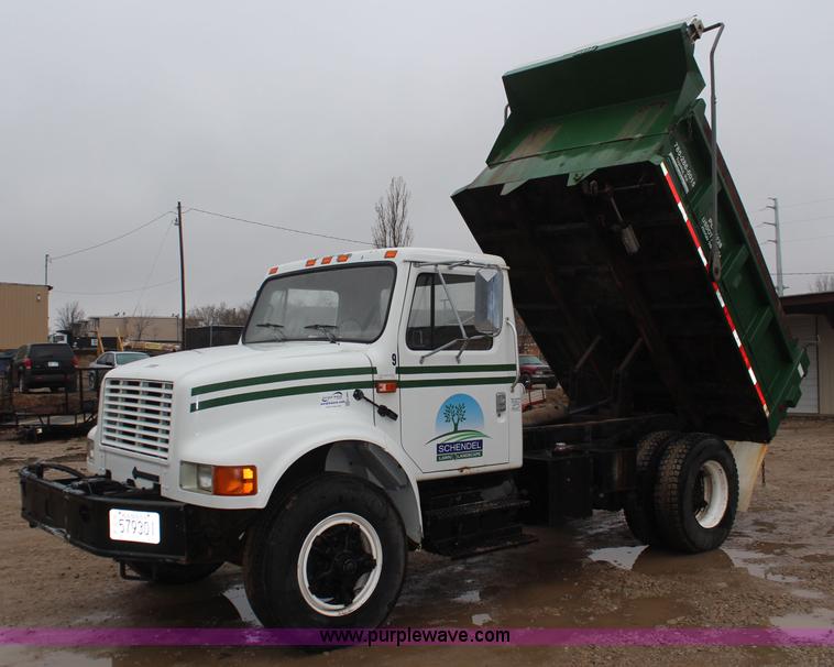 image for item K8965 1993 International 4700 dump truck