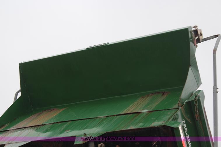 image for item K8965 1993 International 4700 dump truck