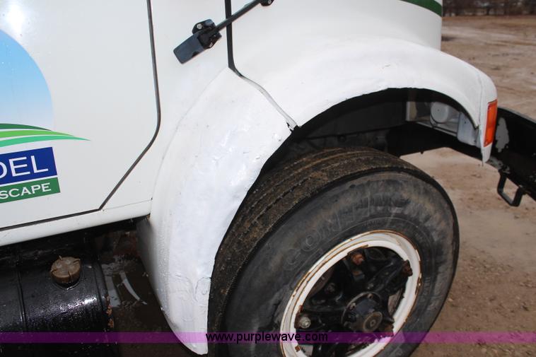 image for item K8965 1993 International 4700 dump truck