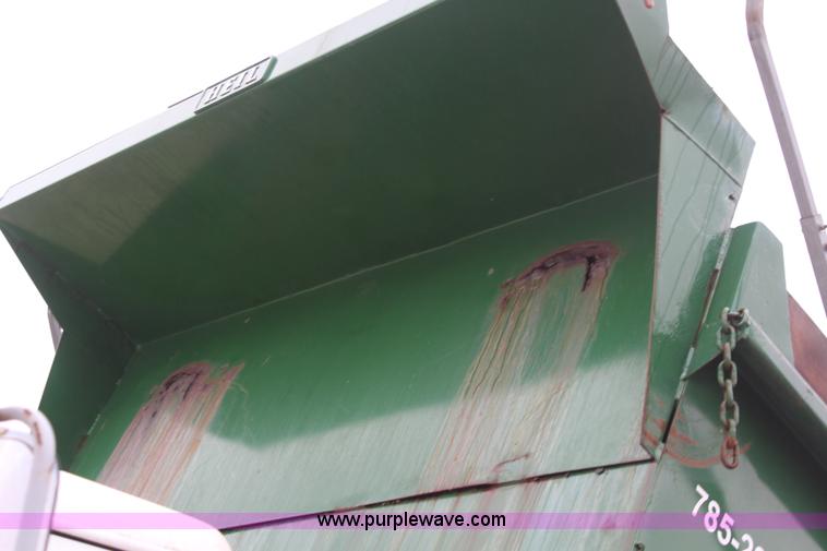 image for item K8965 1993 International 4700 dump truck