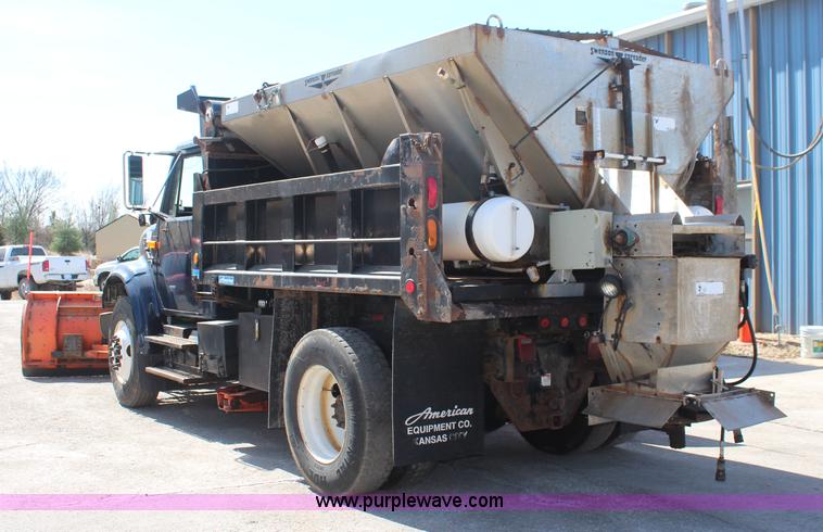 image for item K8995 2002 International 4900 dump truck