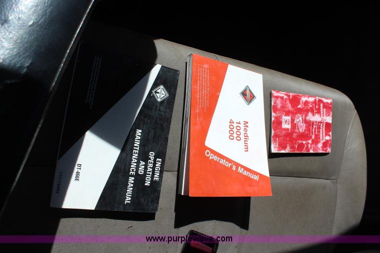 image for item K8995 2002 International 4900 dump truck