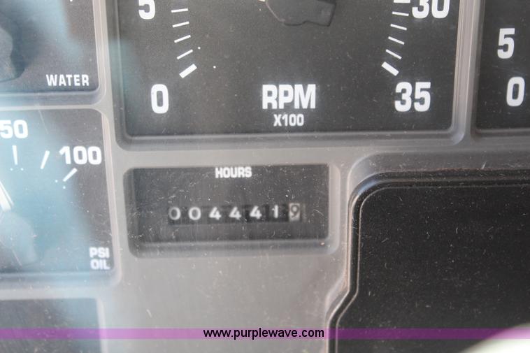 image for item K8995 2002 International 4900 dump truck