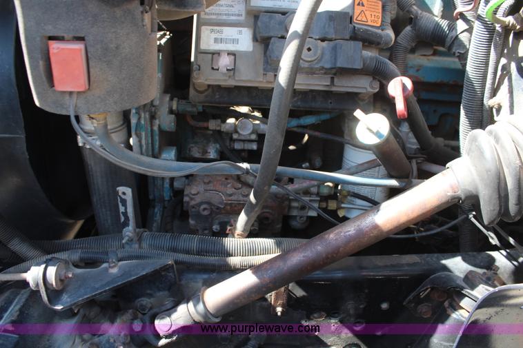 image for item K8995 2002 International 4900 dump truck