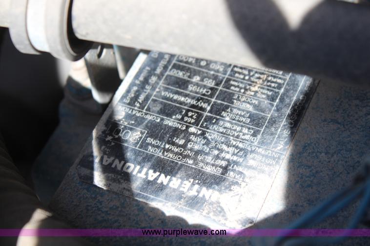 image for item K8995 2002 International 4900 dump truck