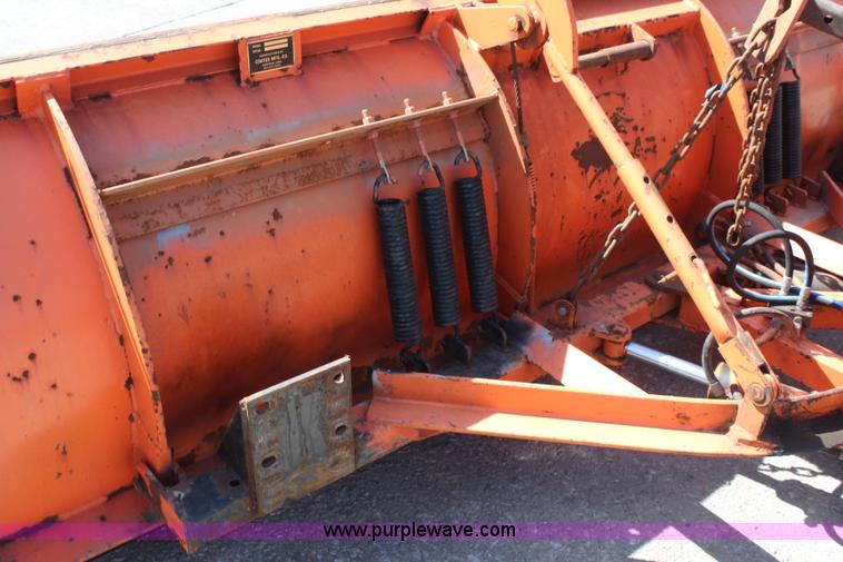 image for item K8995 2002 International 4900 dump truck