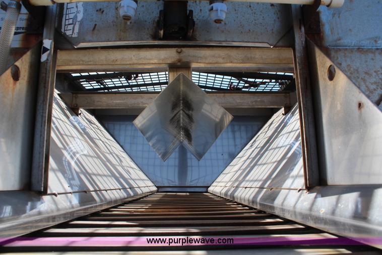 image for item K8995 2002 International 4900 dump truck