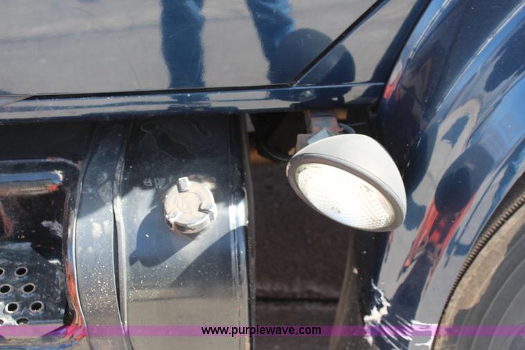 image for item K8995 2002 International 4900 dump truck