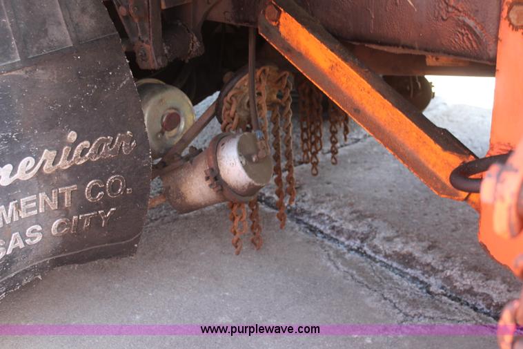 image for item K8995 2002 International 4900 dump truck