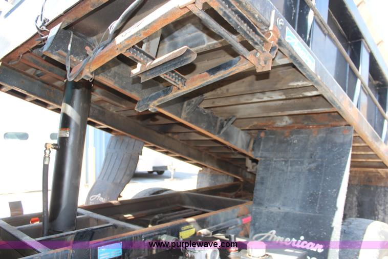 image for item K8995 2002 International 4900 dump truck