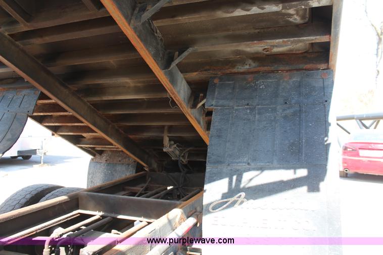 image for item K8995 2002 International 4900 dump truck