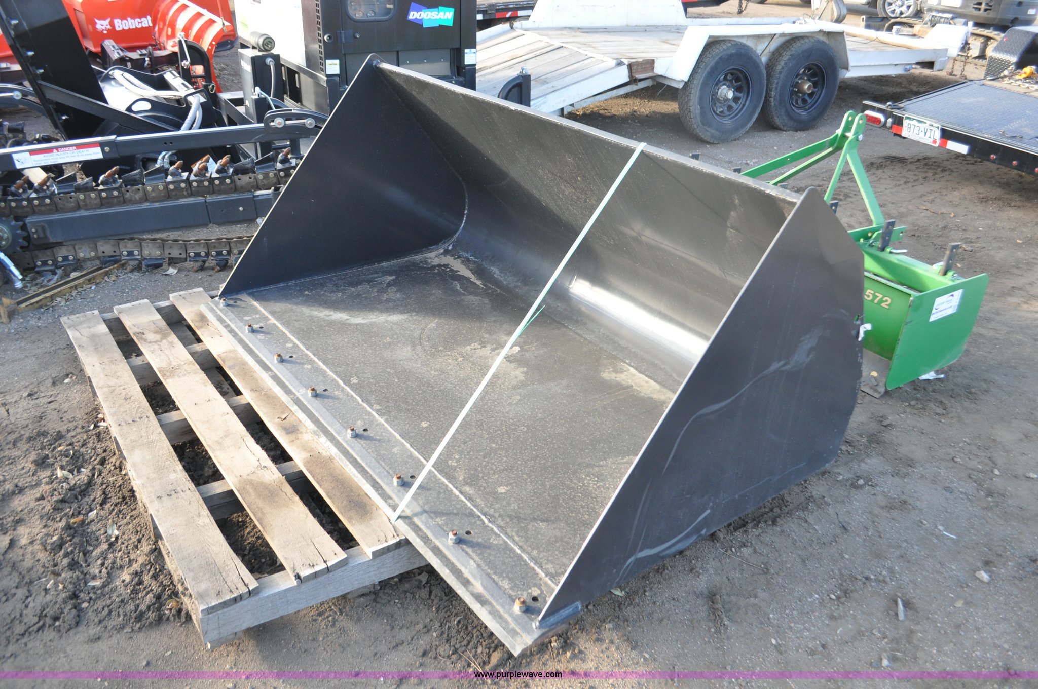 2011 Bobcat skid steer light material bucket in Commerce, CO Item