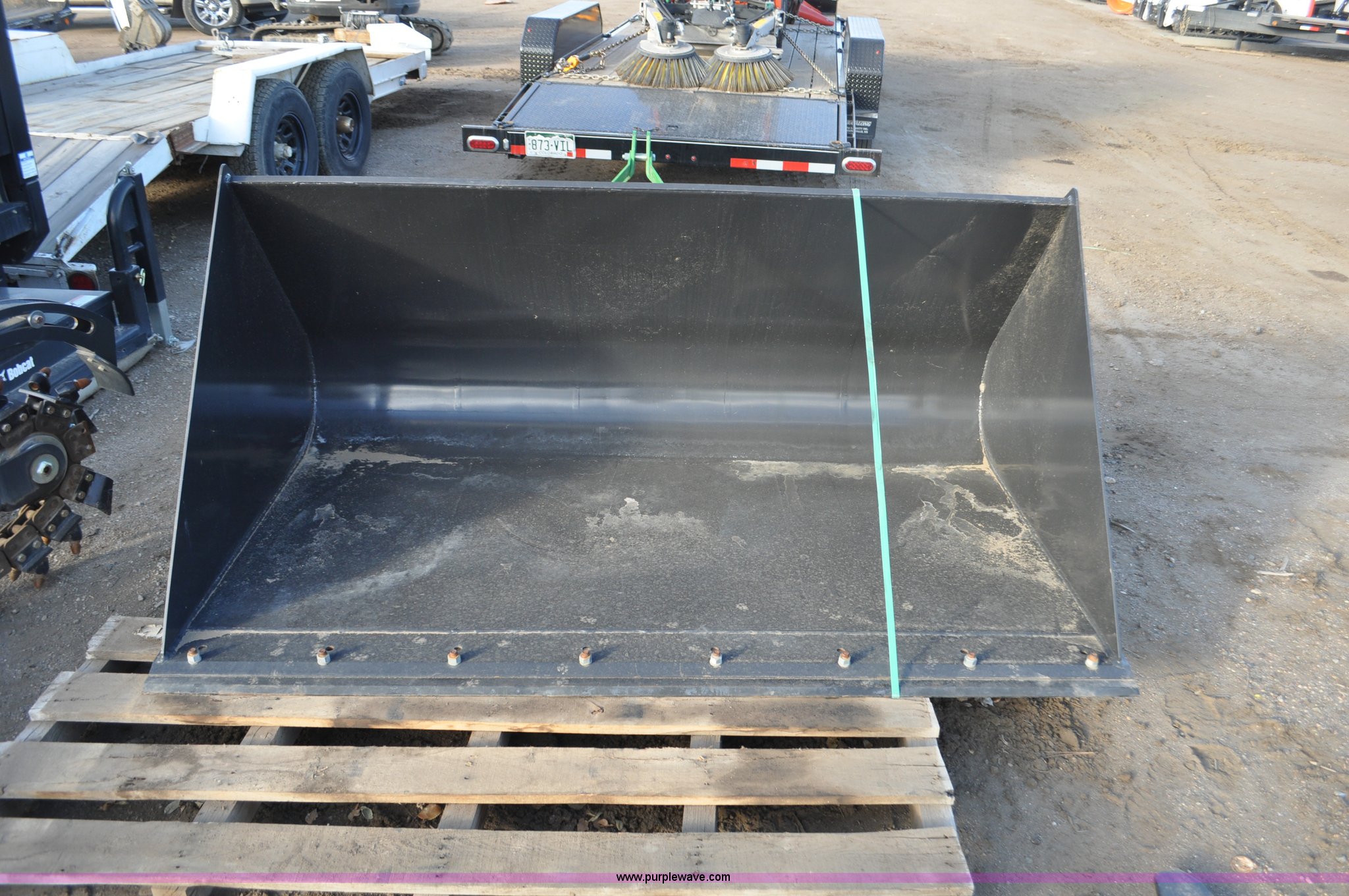 2011 Bobcat skid steer light material bucket in Commerce, CO Item