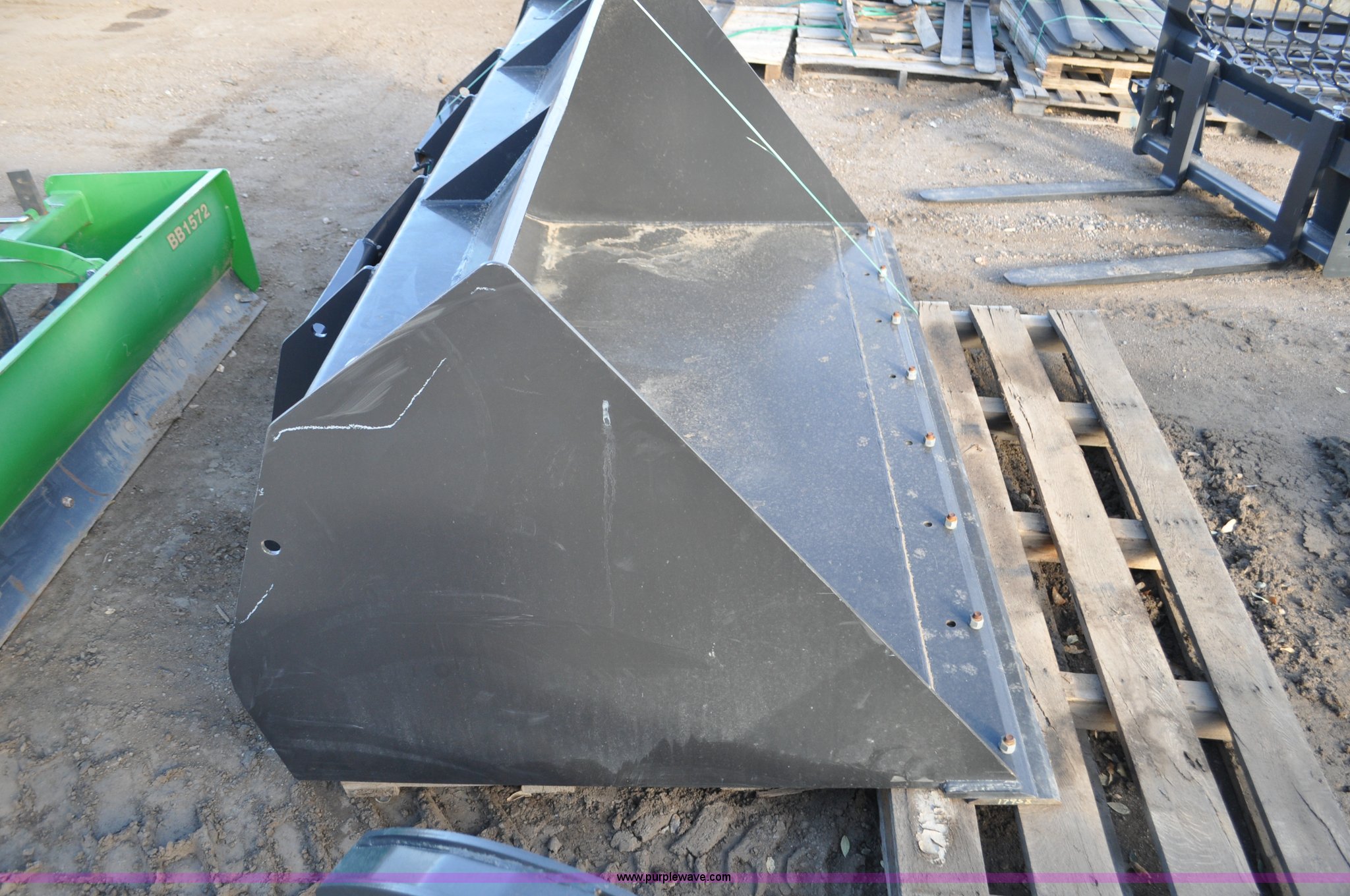 2011 Bobcat skid steer light material bucket in Commerce, CO Item