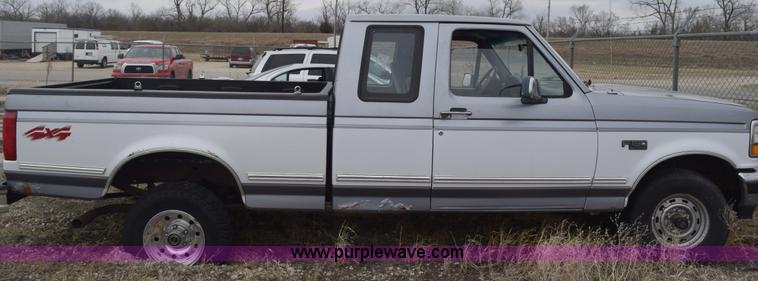 image for item K7030 1995 Ford F150 XLT SuperCab pickup truck