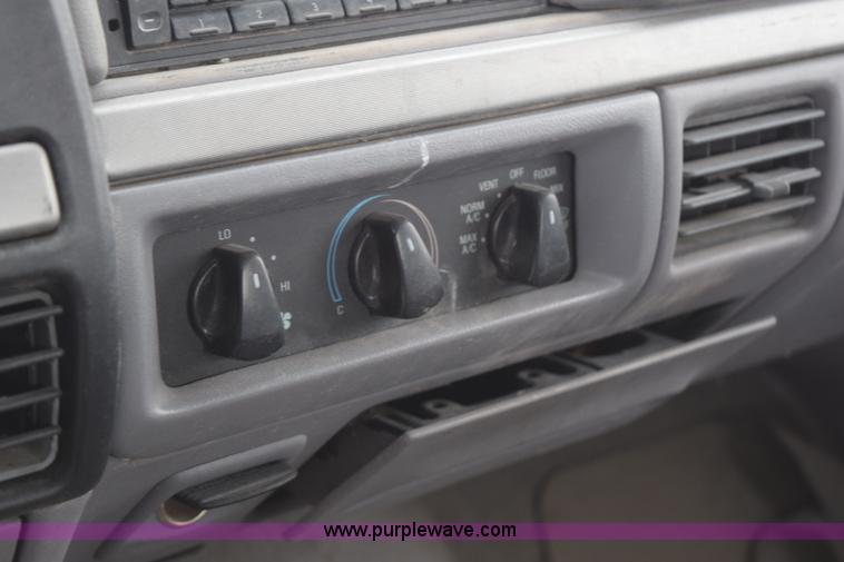 image for item K7030 1995 Ford F150 XLT SuperCab pickup truck