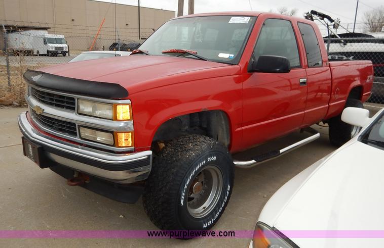 image for item K8869 1995 Chevrolet C/K 1500 pickup truck