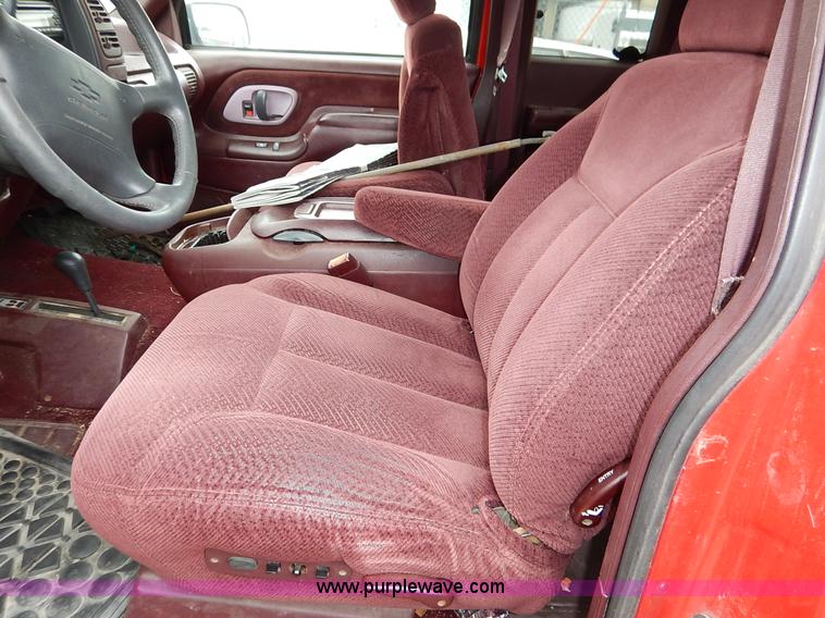 image for item K8869 1995 Chevrolet C/K 1500 pickup truck