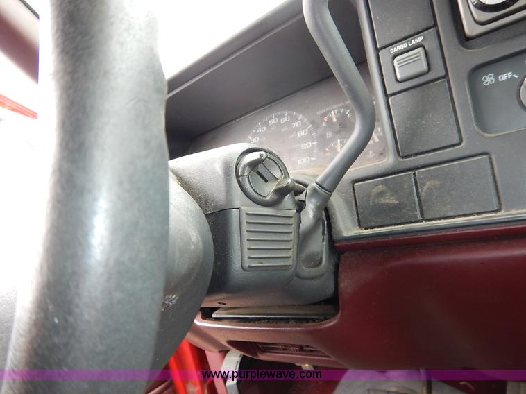 image for item K8869 1995 Chevrolet C/K 1500 pickup truck