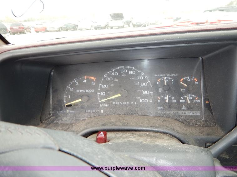 image for item K8869 1995 Chevrolet C/K 1500 pickup truck