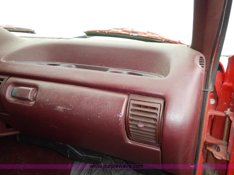 image for item K8869 1995 Chevrolet C/K 1500 pickup truck