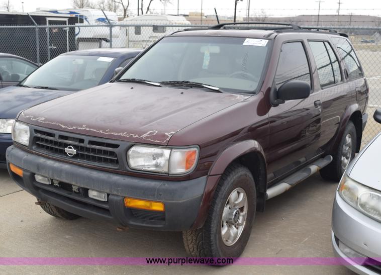 image for item K8883 1998 Nissan Pathfinder SUV